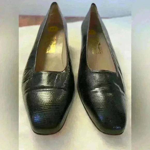 Vintage Salvatore Ferragamo Black Leather pumps - Picture 3 of 7
